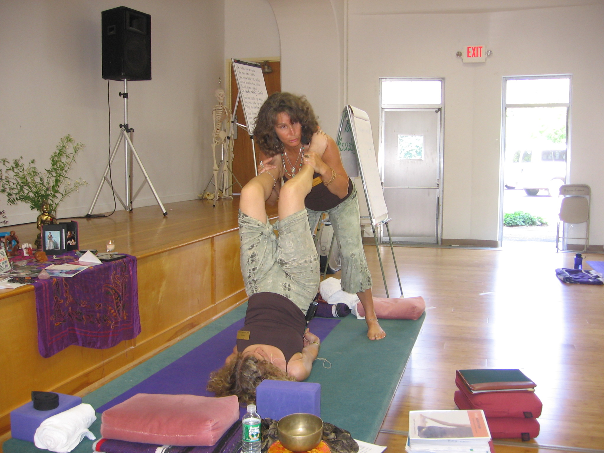 B& J Teaching Shoulderstand KYTT '07.JPG