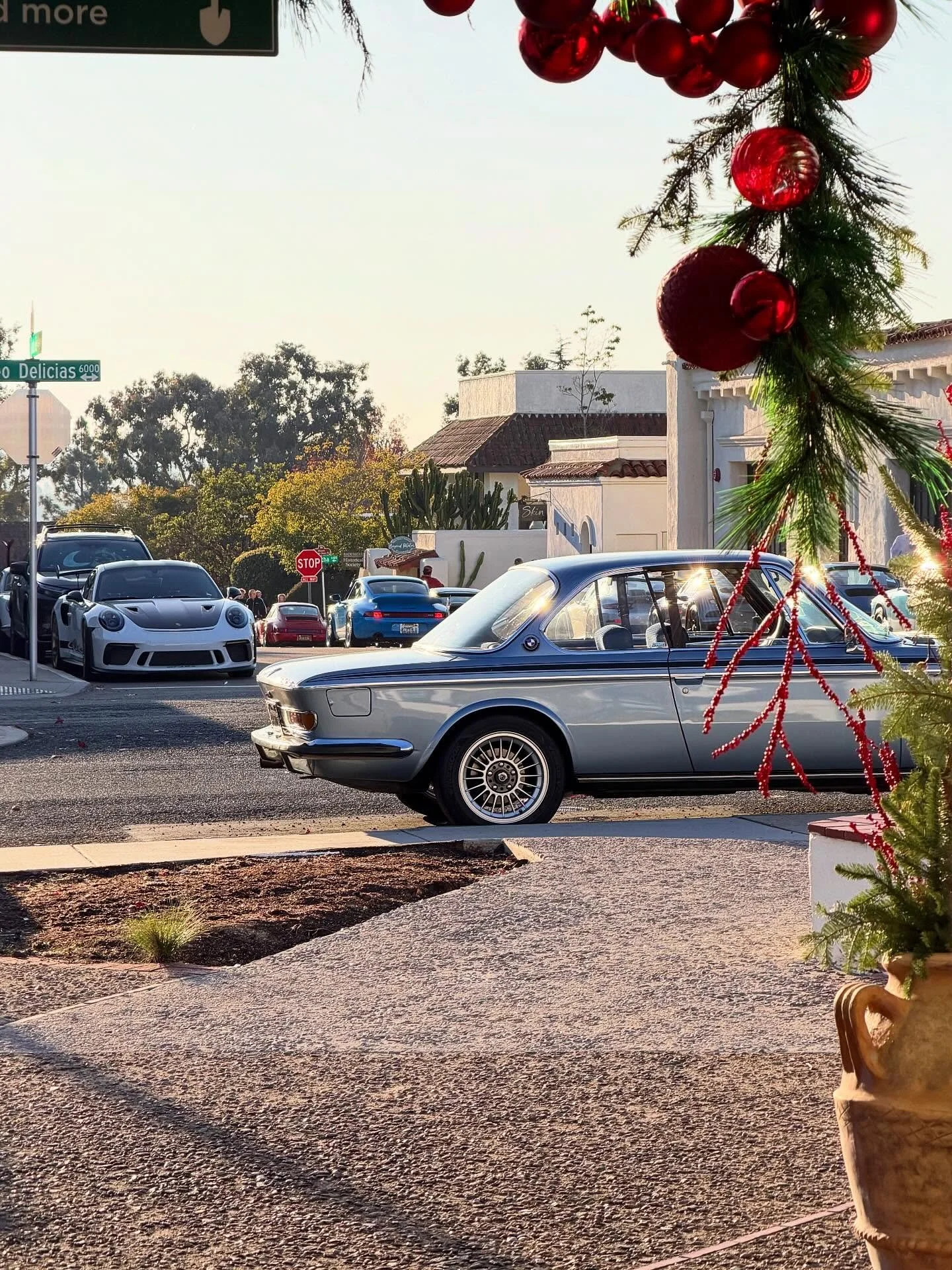 Impromptu trip with @tim_posts_cars to @rsfcars this AM. 

Fun running into @dougdemuro and some #DWARally vets! 
_
#RanchoSantaFeCarsAndCoffee #RanchoSantaFe #CarsAndCoffe #CarsNCoffee #RADwood #DrivingWhileAwesome