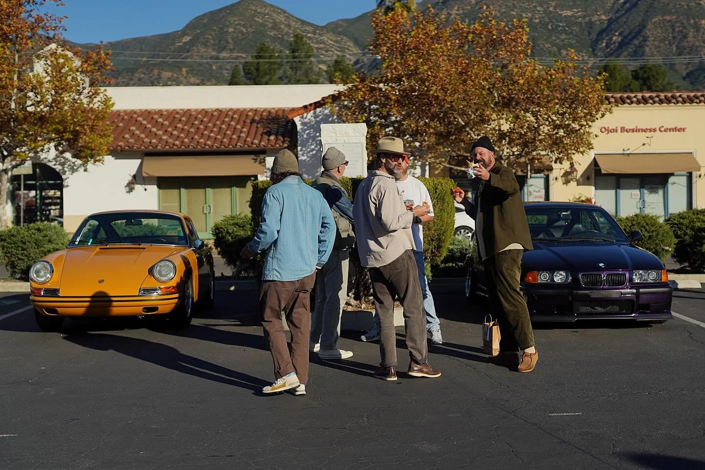The chillest of vibes at @tirekickersojai yesterday. Good people, good burrito&rsquo;s from @itshighlylikely, and sweet rides. Excellent. 
_
#TireKickersOjai #Ojai #CarsNCoffee #RADwood #DrivingWhileAwesome