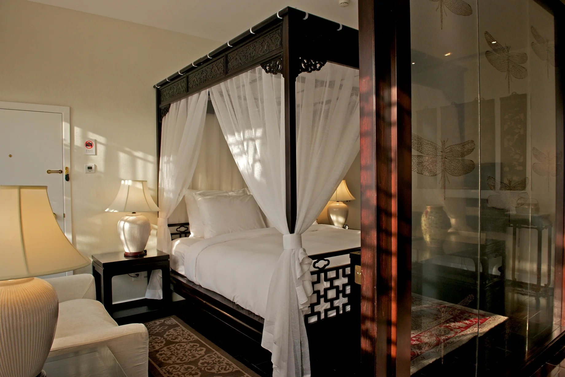 Youran Room- canopy bed.jpg