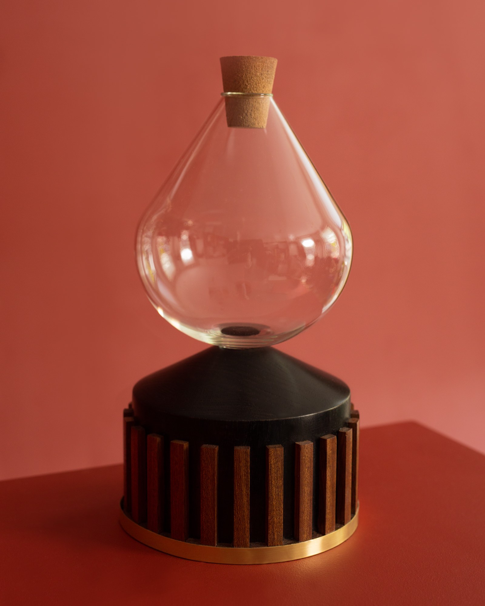 OKUTA DECANTER SIDE .jpg