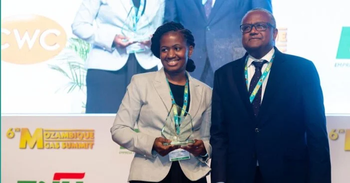 Eugenia Langa, founder of Nweba, wins Outstanding Woman of the Year Award at the 6th Mozambique Gas Summit
