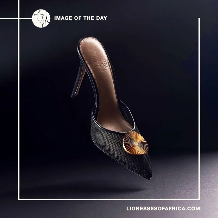 Image of the Day / Timabee

Evening shoe luxury&hellip;We love the glamour of these fabulous evening shoe designs by Fatima Babakura, founder of Timabee in Nigeria. Fatima has created an accessory brand that &ldquo;redefines luxury in Africa and beyo
