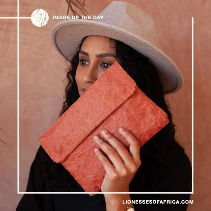 Image of the Day / The Wren Design

Reclaimed Paper Clutchbags&hellip;Calling all eco and design conscious consumers who love products that are both sustainable and beautiful. Founder Wendren Setzer at The Wren Design, located in the Western Cape of 