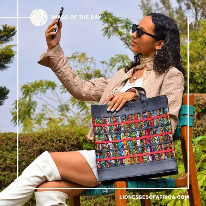 Image of the Day / Dokmai Rwanda

Eye-catching accessories&hellip;We love these eye-catching, beautifully made bags, designed and produced by Dokmai Rwanda founded by Bernadette Umunyana. She has created a company and a brand that celebrates the uniq