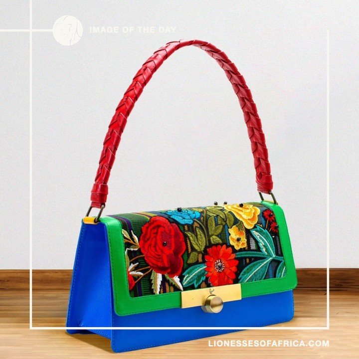 Image of the Day / Femi Handbags

Floral Fantasy Handbags&hellip;Add a touch of summer to your wardrobe with one of the show-stopping colourful floral bags from Femi Handbags in Nigeria, founded by Femi Olayebi. With their iconic shapes and eclectic 