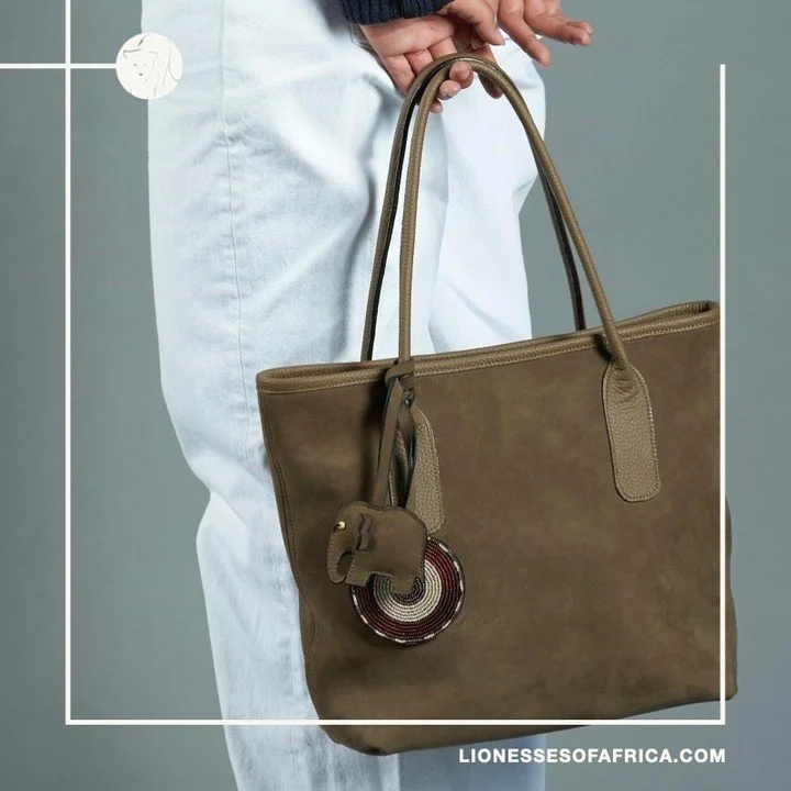 Image of the Day / Bush Princess

Ethical luxury accessories&hellip;We think this Mara bag from the creative Charlotte Lefebvre, founder of Bush Princess in Kenya, is perfect for any occasion. Bush Princess is an ethical fashion brand, committed to s