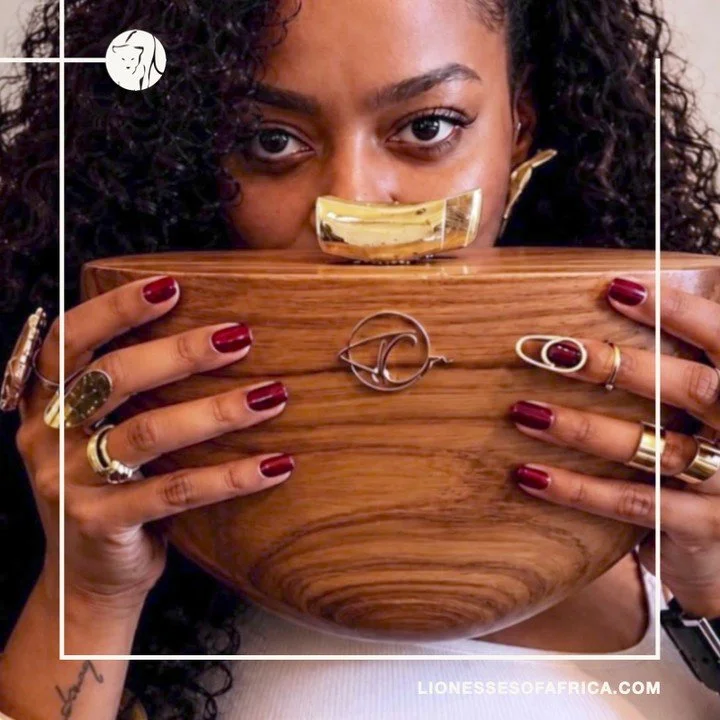 Image of the Day / Atelier Taila Carrilho

Statement Accessories&hellip;We love the power of accessories to make strong fashion statements, and Ta&iacute;la Carrilho, founder of Atelier Taila Carrilho in Mozambique creates the most exquisite, eye-cat