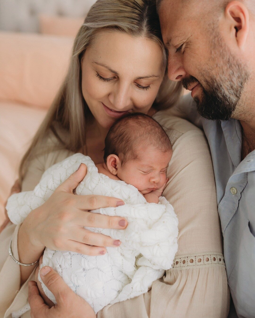 Baby number four looks hella good on these two 🧡

#family #memories #printyourphotos #cronullaphotographer #sutherlandshirephotographer #shirefamilyphotographer #shirephotographers #southcoastphotographer #sydneyfamilyphotographer #sydneyfamilyphoto