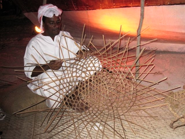 fishing or weaving — eine Saite
