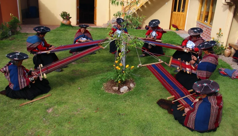Centro des Textiles Tradicionales del Cusco, Peru ( Not my image) http://www.textilescusco.org/index.php/weaving-demonstrations/