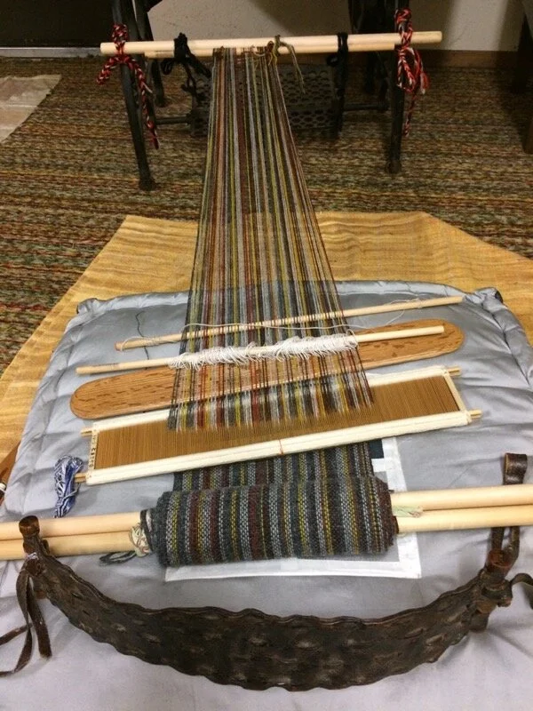 Sarah-Dippity skirt fabric on the loom, a while ago - Harrisville Shetland, yum. Now knitting the panels….