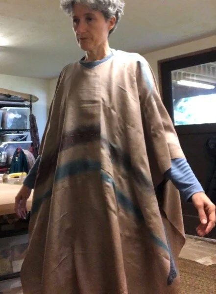 A robe! A cloth with neck opening, tra-la…