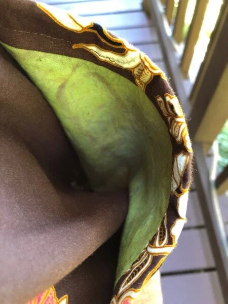 And a secret, hidden fabric on the inside of the pockets - a good way to stretch the featured ones, since this part is folded in. I used a lighter weight fabric, to reduce the bulk of pocket seams.