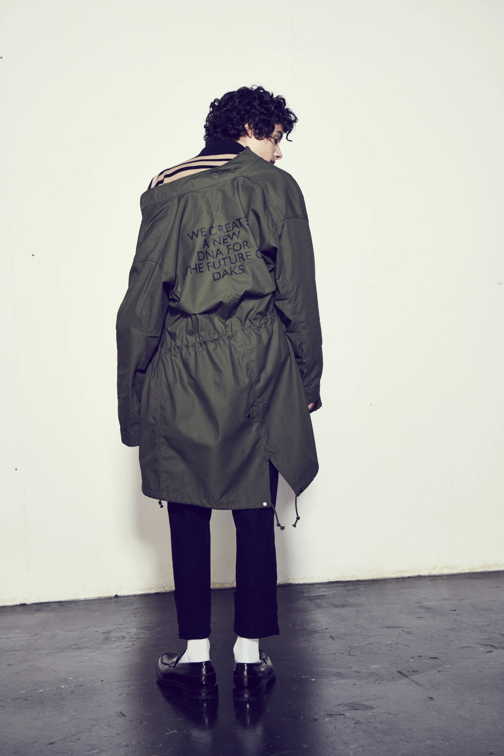 LOOK_02_DAKS10_289.jpg