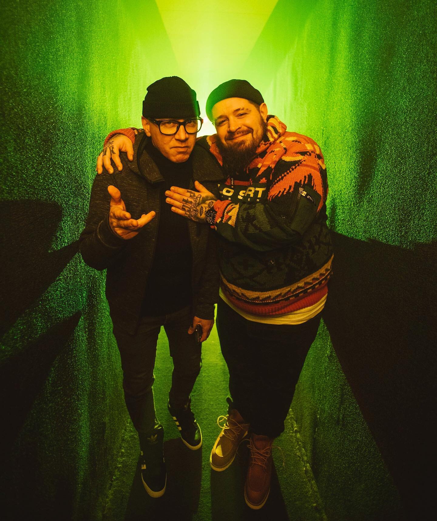 #family #asabovesobelow #vinniepaz #jmt #jedimindtricks We&rsquo;ve been making records together for a long time. This man&rsquo;s work ethic and dedication to his family and fans alike should be a lesson to anyone one who is willing to learn it. @bo