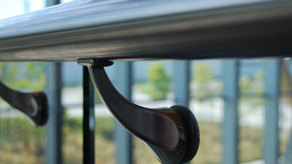 Stella_Glass_Hardware_Project_Balustrade_Richmond_Olympic_Oval_Close-up_Handrail_B_0.jpg