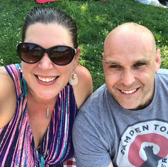 Getting ready for a throwback concert with BNL and Better Than Ezra. 90&rsquo;s date night!!!! #concertunderthestars 
#picnicandbeer 
#photoaday2018