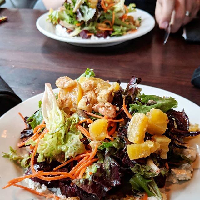 When the weather gets warmer, it becomes an heirloom beet salad kind of a day. 📸: @fumshk
#foodieapolis #uptownmnpls #uptownmn #greens #saladmaster #lowrymn #foodporn
