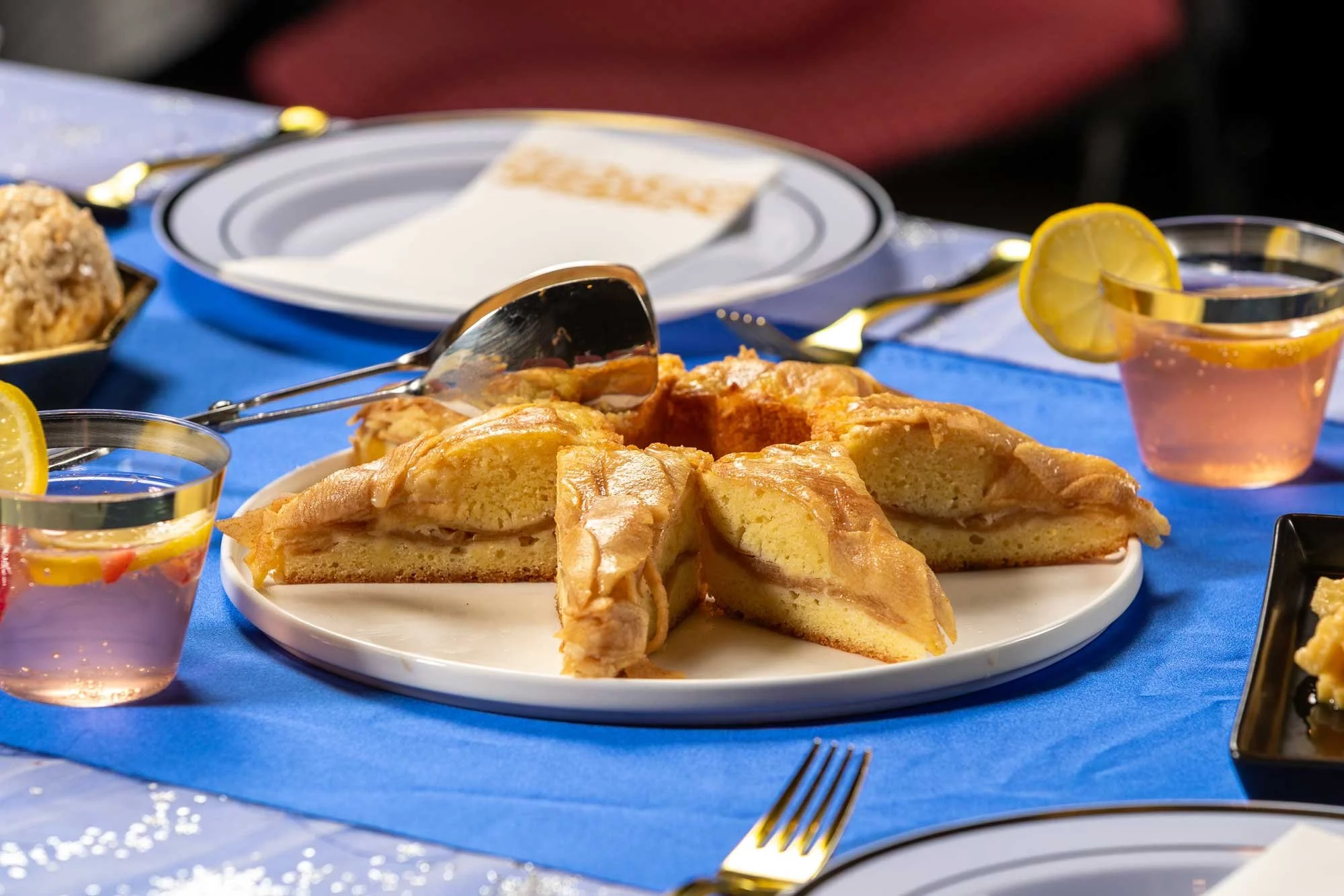 Frozen-and-Loop-Food-029-apple-pie.jpg