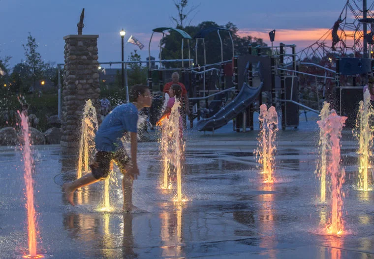 Fountain_Night.jpg