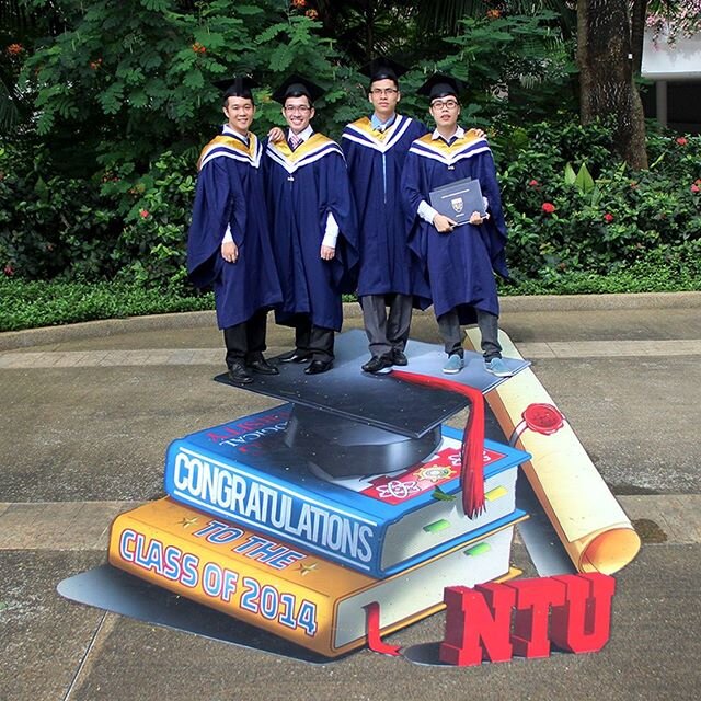 Something different to celebrate your graduation! 😁

#3dartsg #3dtrickart #3dillusion #3dmuseum #3dmural #3dpainting #trickart #illusionart #anamorphic #anamorphicart #opticalillusion #illustrations #digitalart #artist #artist #instaarts #igart #art