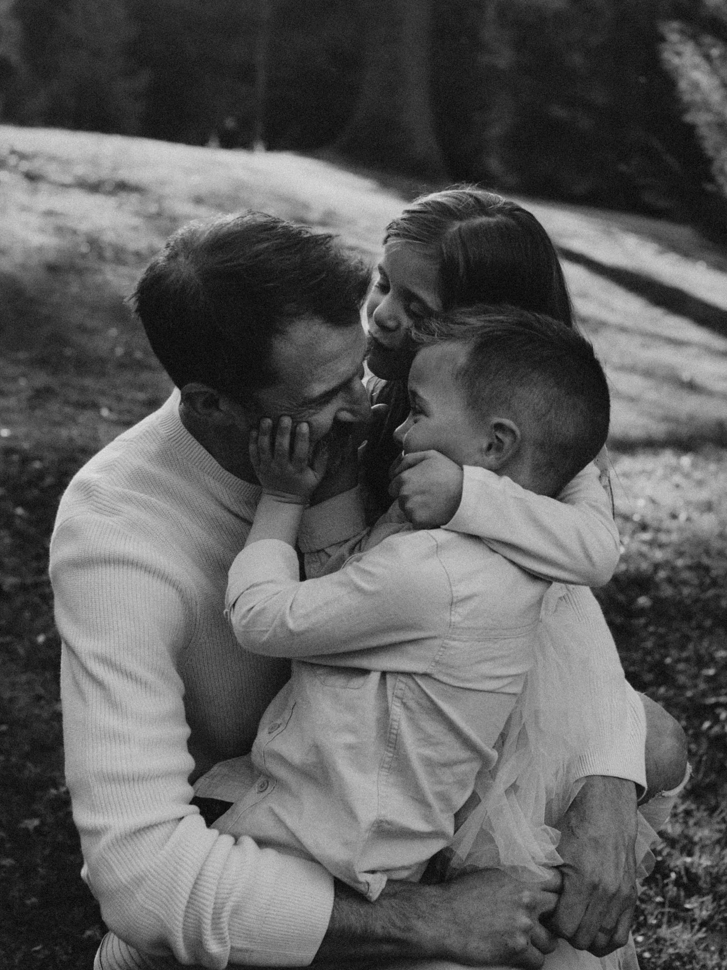 Here&rsquo;s to the heart-melting, cheek-aching, nose-scrunching, giggle inducing kinda love that happens when we play with our little humans. Dads may not *always* be the most enthusiastic session participants to begin with (I&rsquo;ve had a few ses