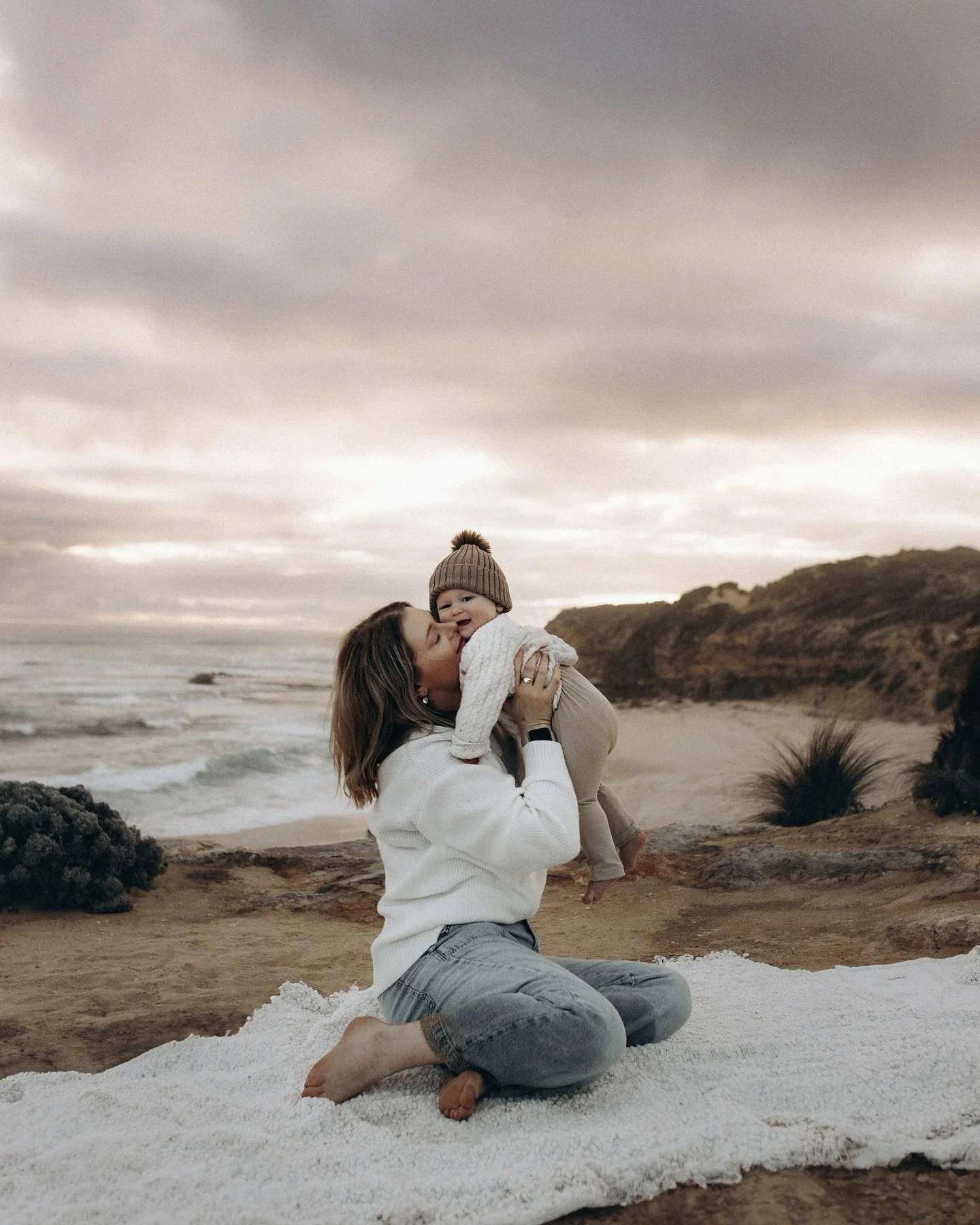Throwback to this cloudy cuddle-filled afternoon with this gorgeous little fam in those last few weeks of winter 🥰 I am very much a summer person, but gosh isn&rsquo;t there something spectacular about soft winter light! A gentle reminder not to wai