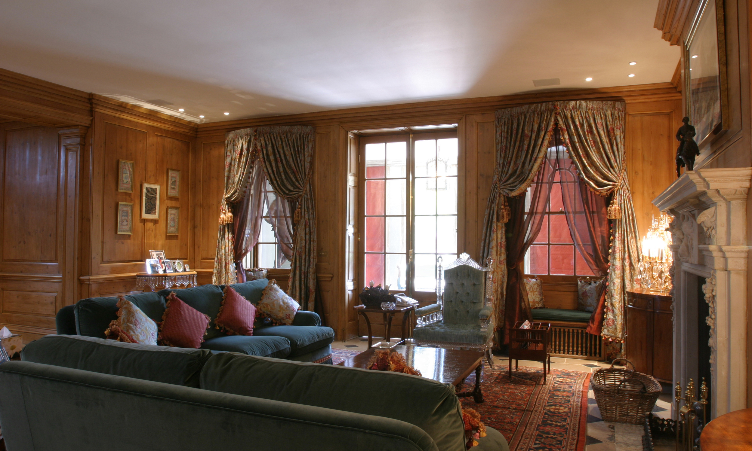 Interior 2.jpg