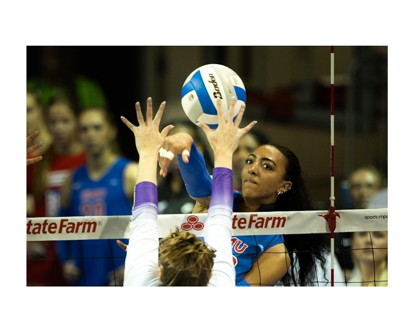 NCAAA Women&rsquo;s Volleyball | Clemson vs SMU | October 05, 2025 | Dallas, Texas | &copy;️Mark Fann | 📷: for @dfwzonemedia 
@clemsonvb @smuvolleyball #ClemsonVB #GoTigers #SMUVolleyball #Mustangs #CollegeVolleyball #NCAAWVB #MatchNight #Volleyball