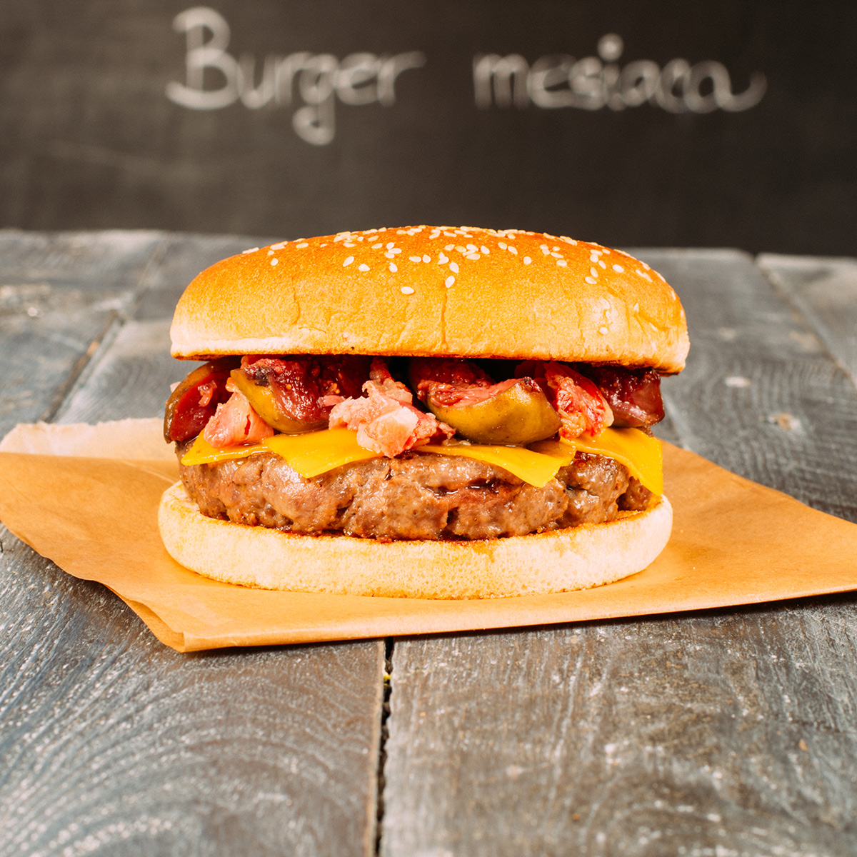Koniec leta potešíl milovníkov sladko-slanej kombinácie. Hovädzie mäso, cheddar, grilovaná pancetta a figy marinované v portskom.