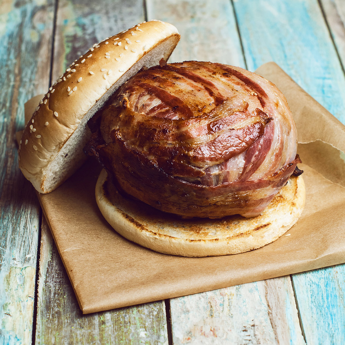 Posledným špeciálom v roku 2015 bol burger ako sa patrí: Royal Lucy - štedrá porcia hovädzieho mäsa, cheddaru a prémiovej slaniny, podávaný s Jameson BBQ omáčkou. 