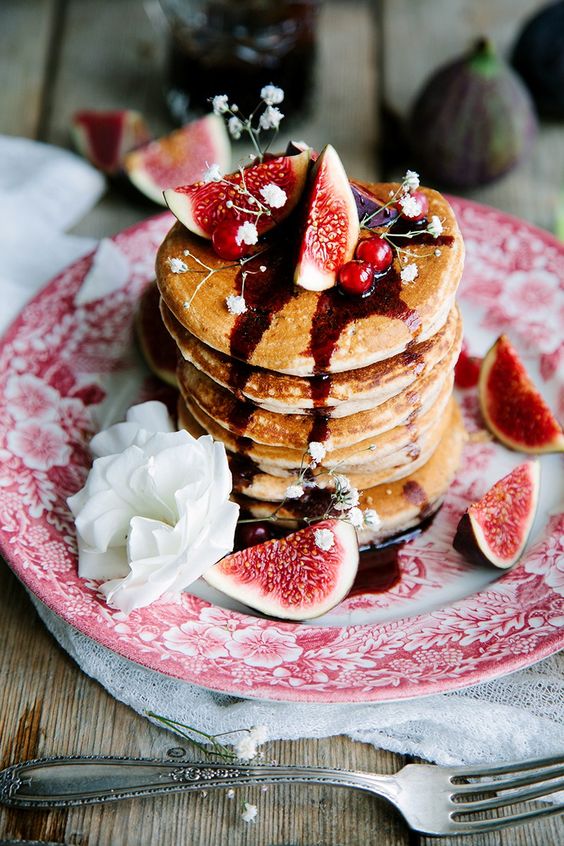 Zdroj: Pinterest / Wallflower Kitchen - škoricovo-pomarančovo-figové vegánske palacinky