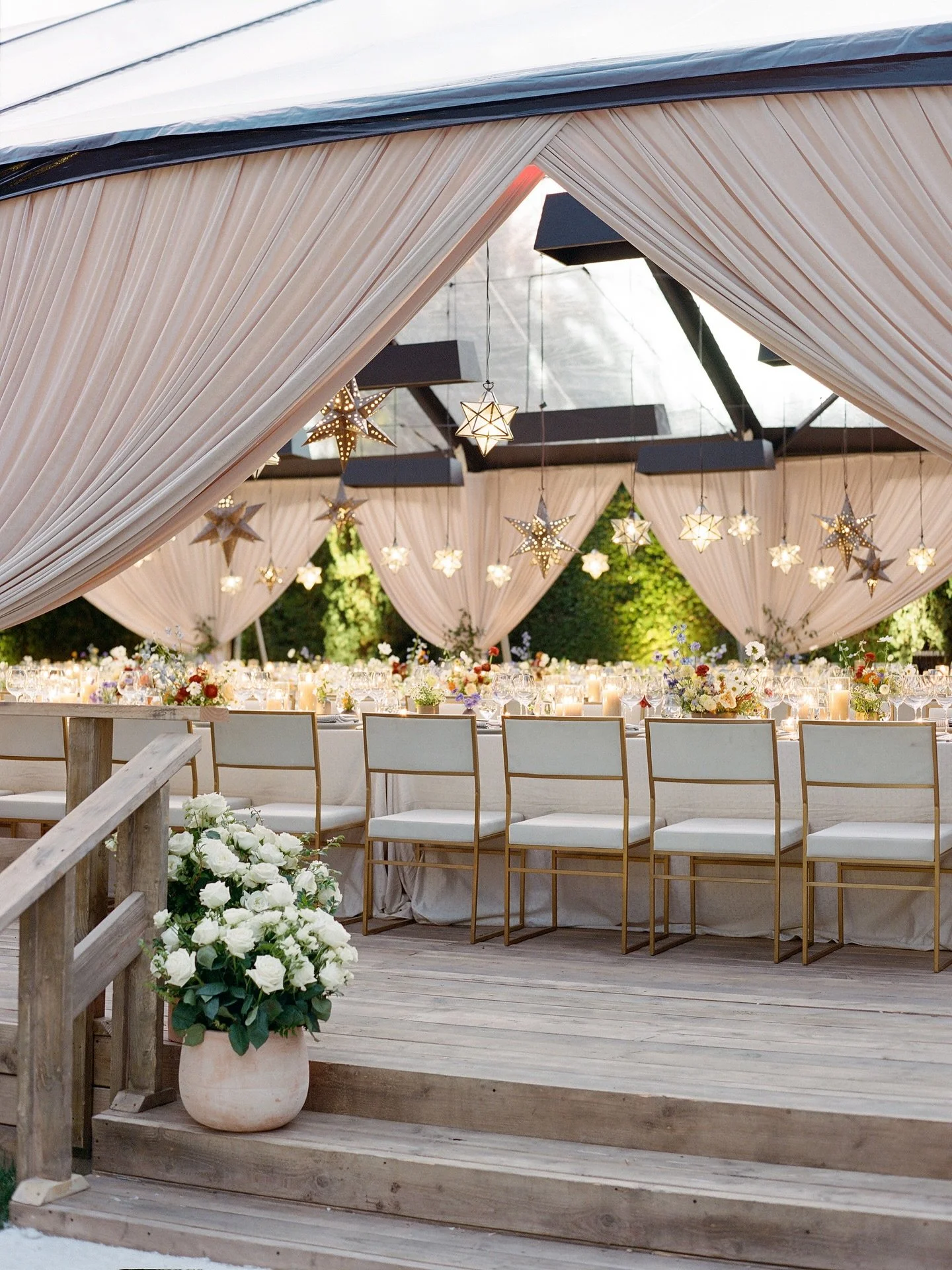 An evening under the stars… ✨
Design & planning @callistaandco 
Paper @yonderdesign
Flowers @lambertfloralstudio