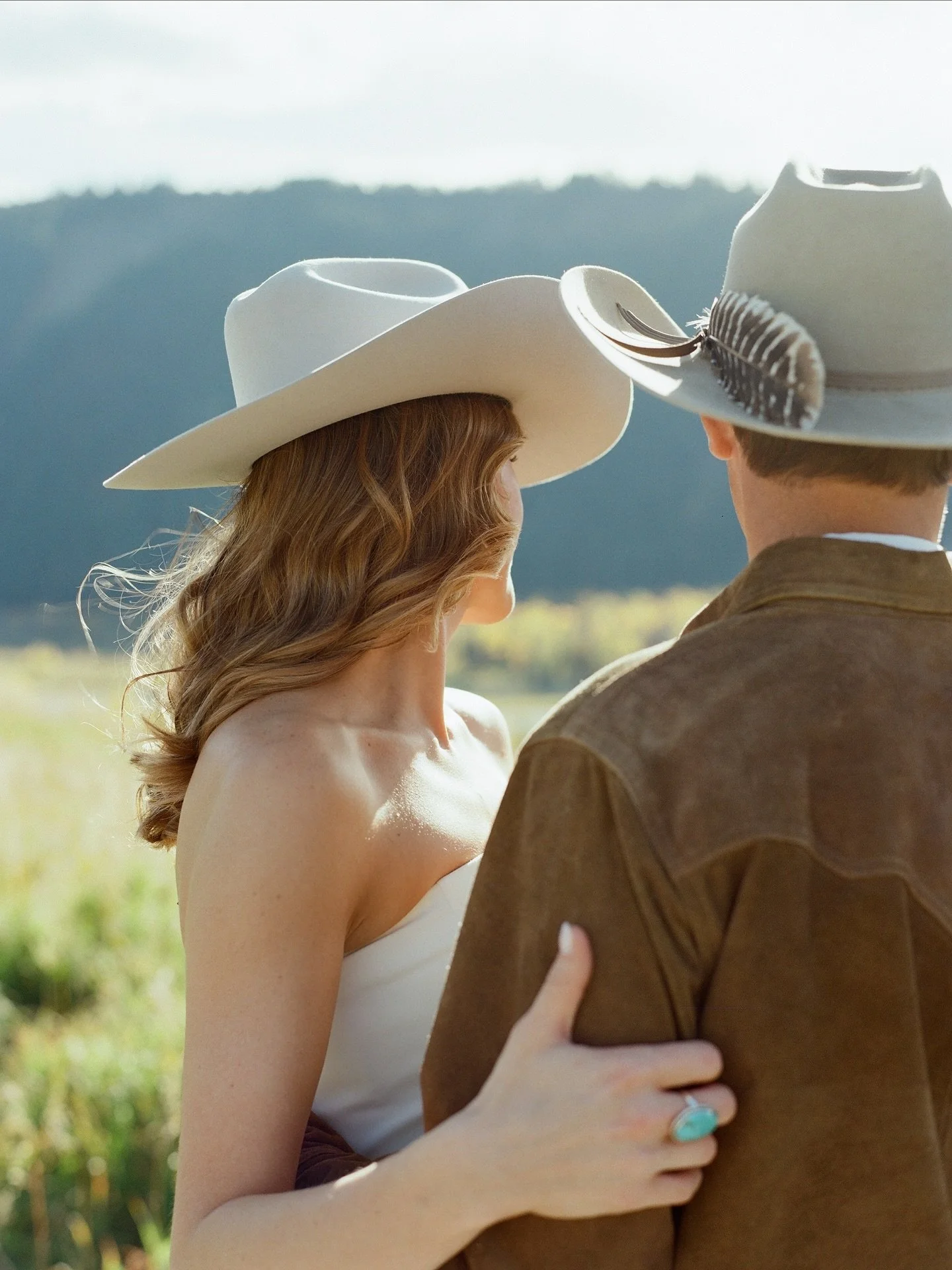 A very warm welcome for Avery &amp; Curtiss 

Planning @inanyeventjh 
Floral &amp; Design @lilyandcompany 
Glassware &amp; Tabletop @objetwest 
Wildlife @clydethebuffalo 
Venue &amp; Catering @snakeriversportingclub 
Video @ryanhinmanfilms
Paper @xow