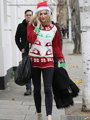 HOW TO STYLE A CHRISTMAS JUMPER - OUTFITS