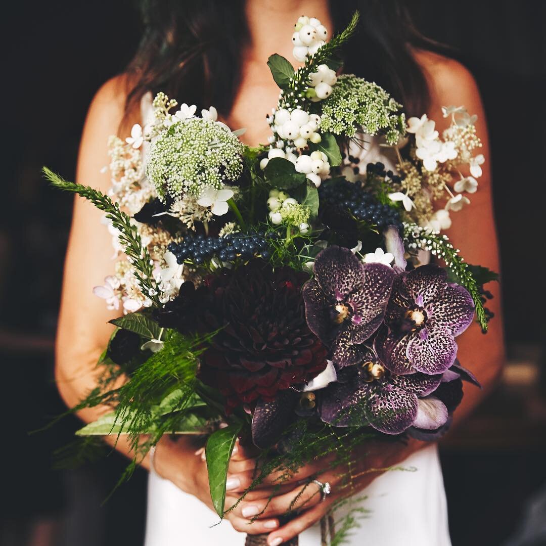 Luxurious, wild #weddingbouquet ... perfect for this moody autumn morning ...
.
.
Always lovely working with @greenappleweddings ✨
📷 @sidneybensimon @sjbweddings 
#blackdahlia #vandaorchid #orchids #queenanneslace #hydrangea #scabiosa #bohobride #in