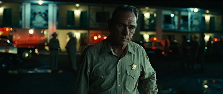 Image: Fantastic lighting from No Country For Old Men&nbsp;via IMDbLighting is king for cinematographers. The way you light a scene greatly effects how the audience reacts to that scene. In fact, Roger Deakins says that great lighting begins with th…