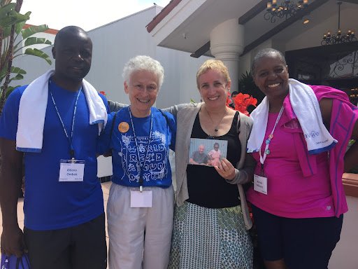  Founder Pam Allyn (second to right) and longtime supporter Anne Krupman (second to left) (2017) 