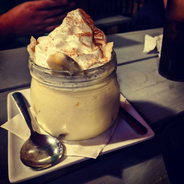Seeing a quart of banana pudding brought out as a desert for one is... shocking to say the least. #foodporn