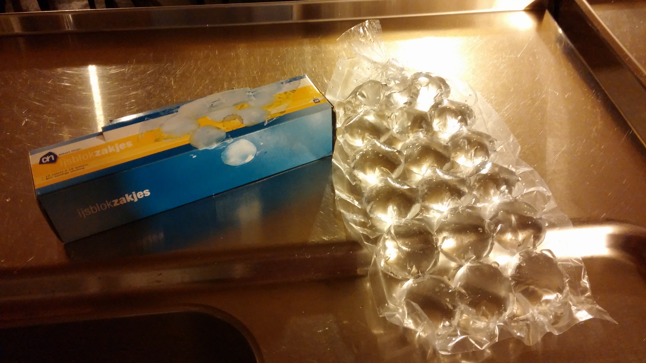 Ice-cube freezer bags! Never seen these before. Do we have this in the US?