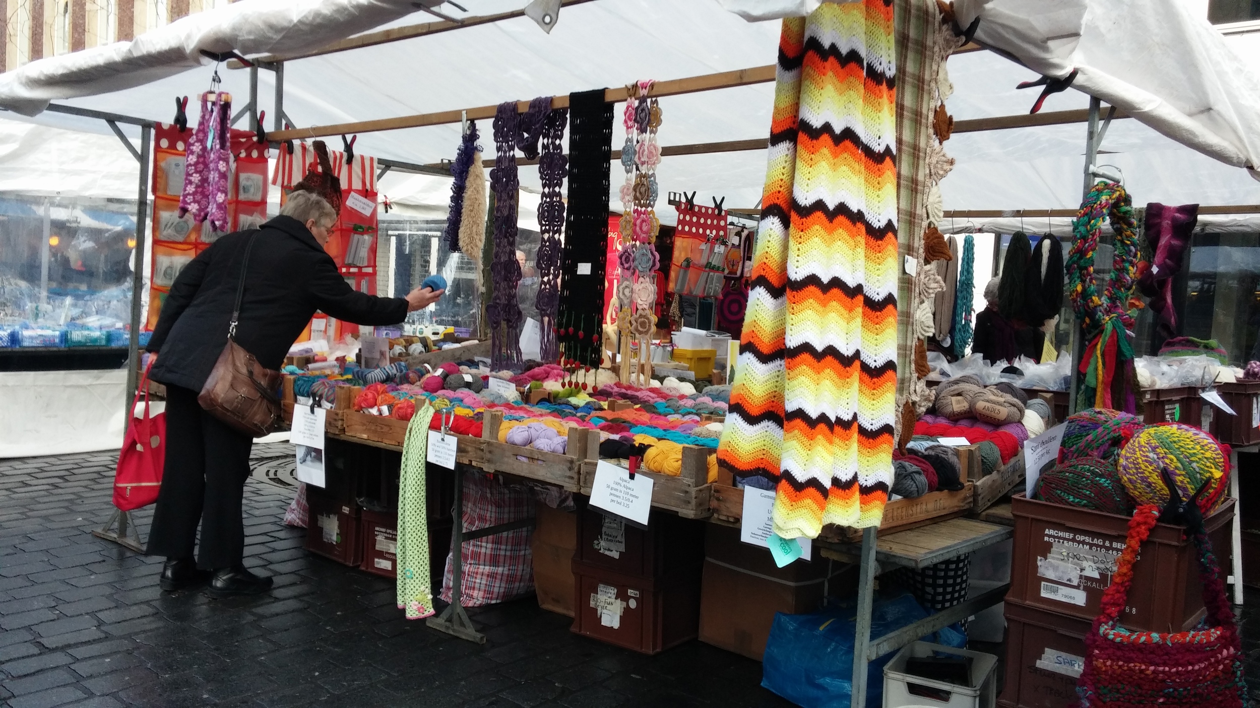 I found yarn at the street market! And bought some.