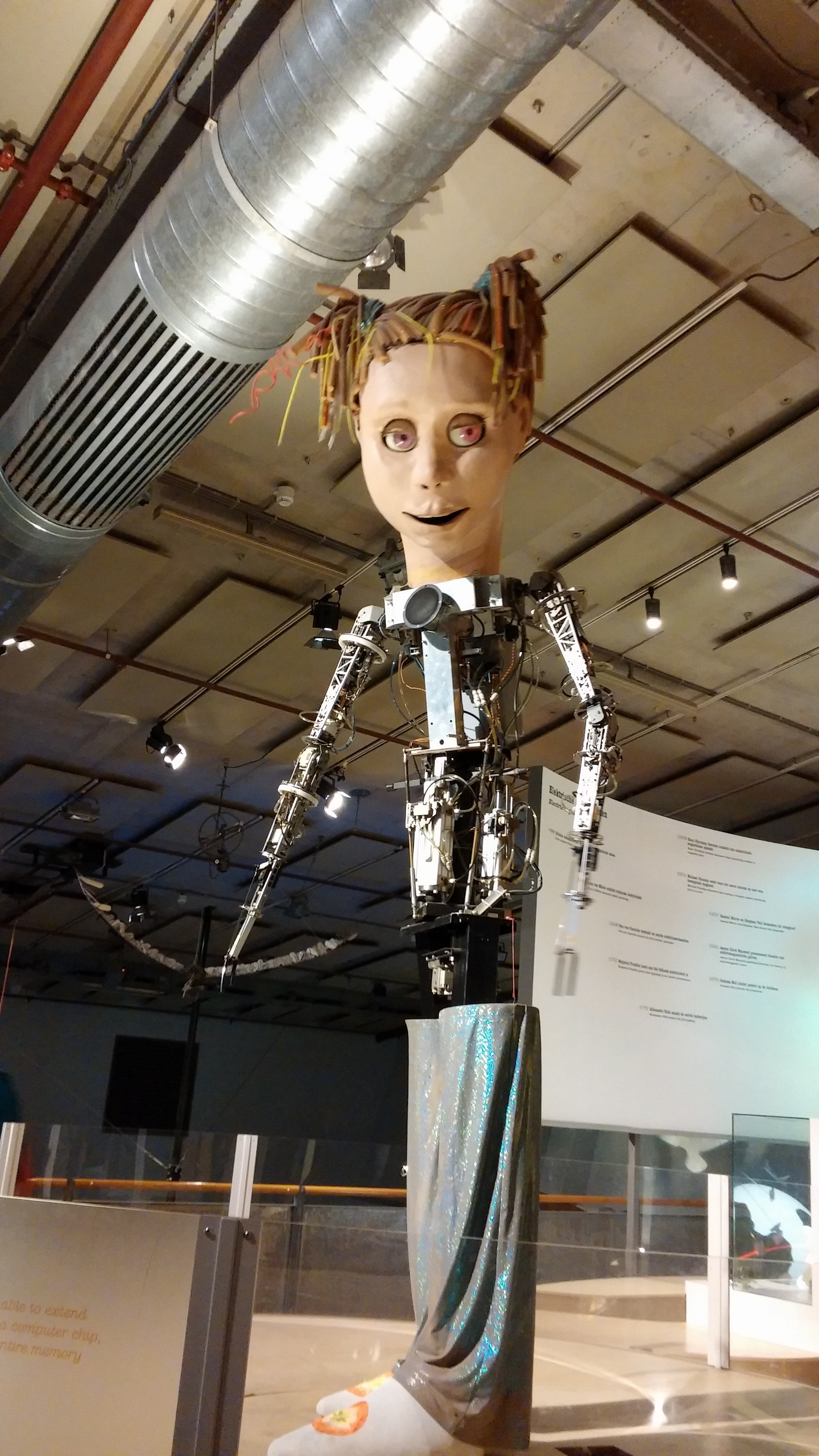 Creepy robot girl at NEMO