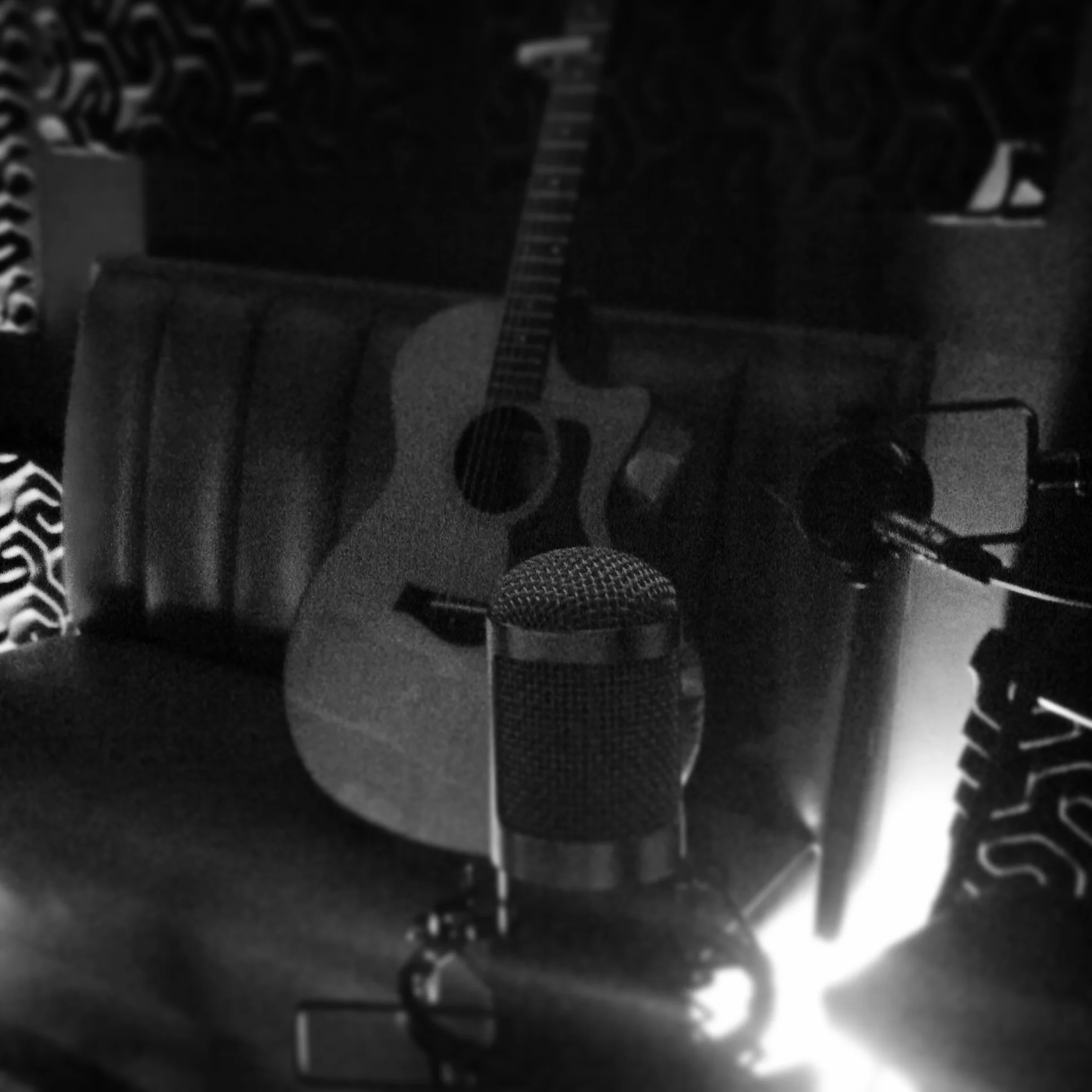 MXL R40 and AT3525 on a Taylor 514