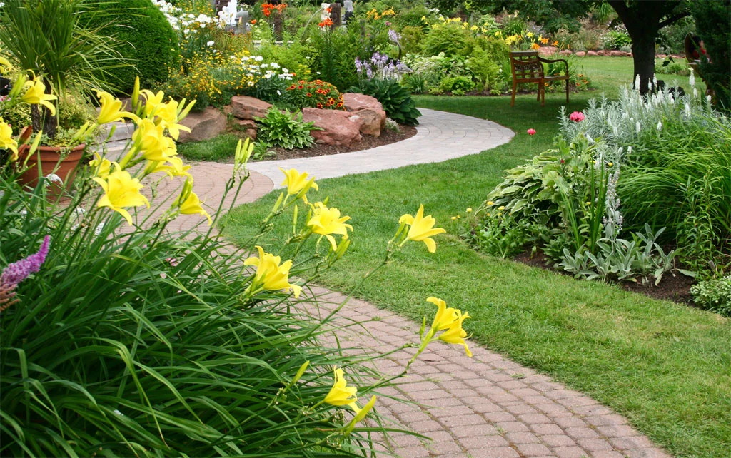 garden-walkway-web.jpg