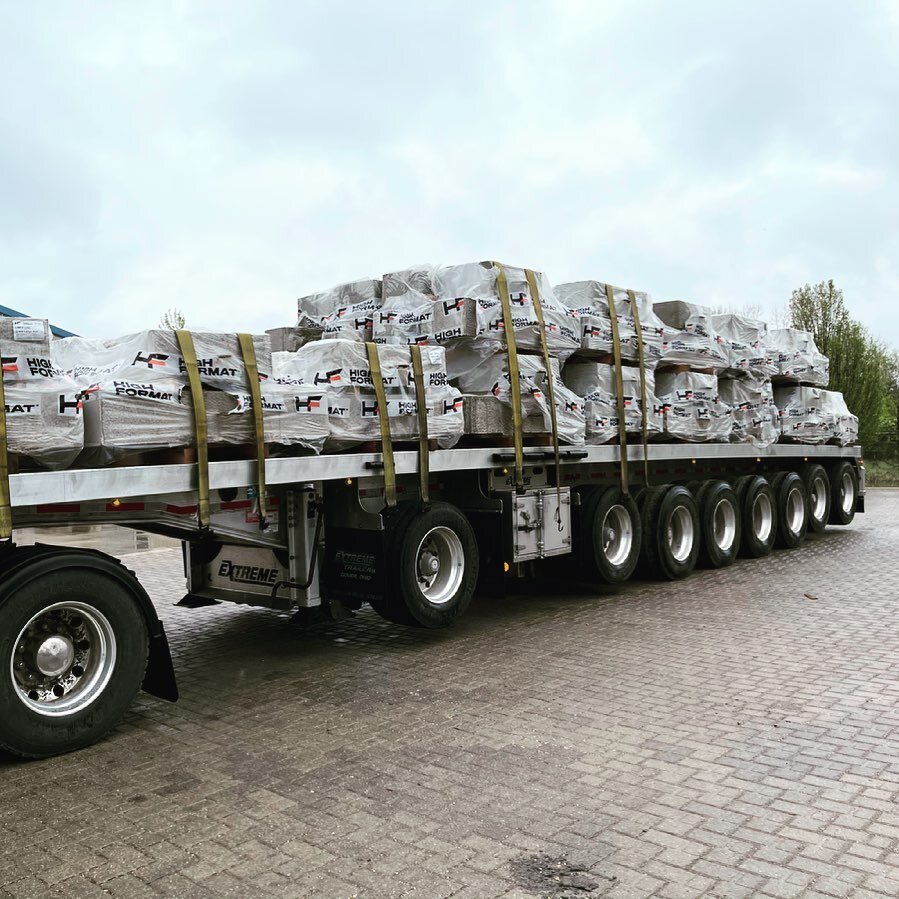 Two more fresh loads of @high.format #grandledgewall coming in this week! Spring &amp; Summer season is in full swing! 🌸 🌸 🌸 

#landscaping #retainingwalls #rosetta #highformat #limestone #fondulac