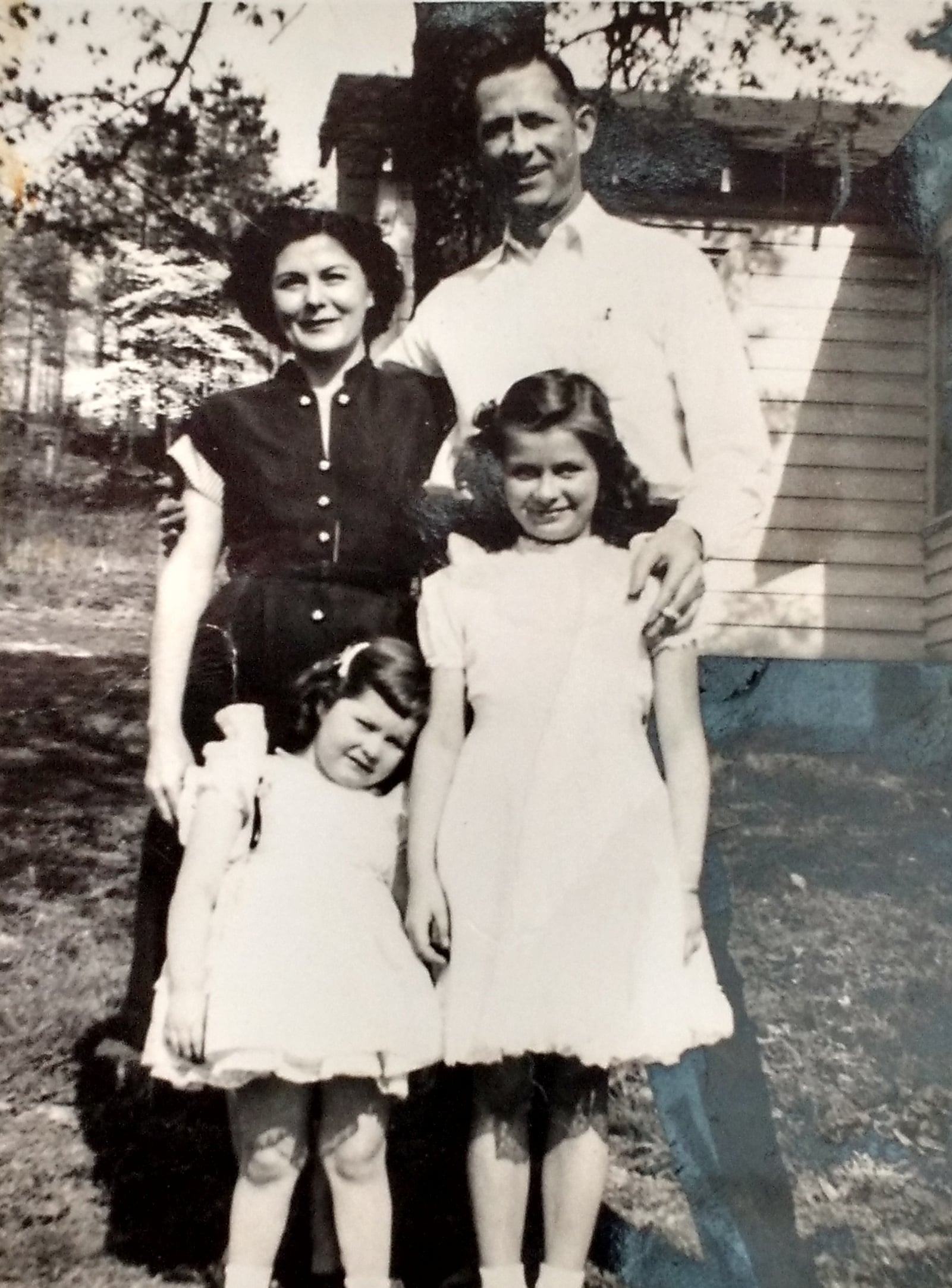 Gladys & Edker Pell with their daughters Donna and Pam