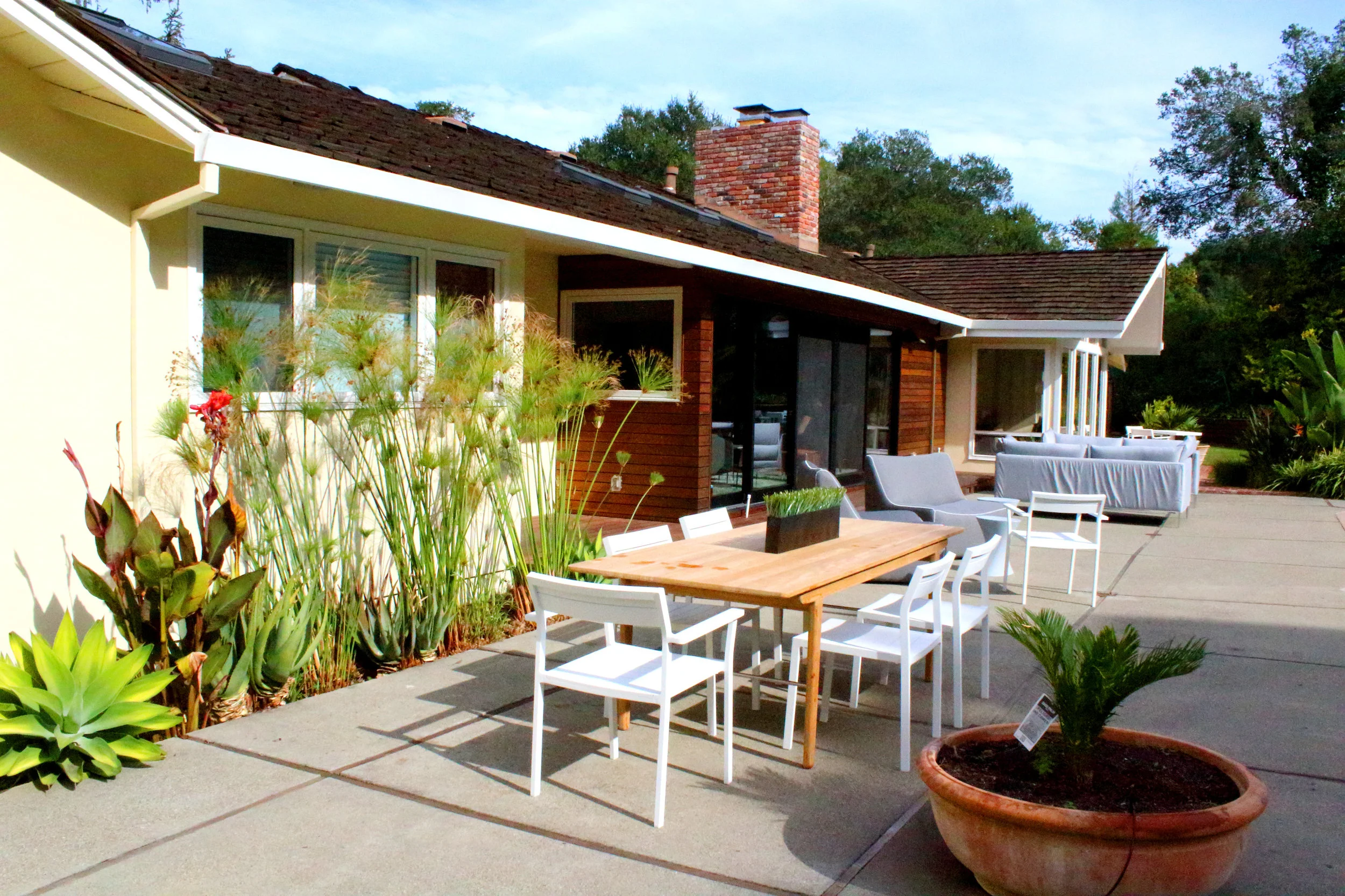 House Exterior 003.jpg