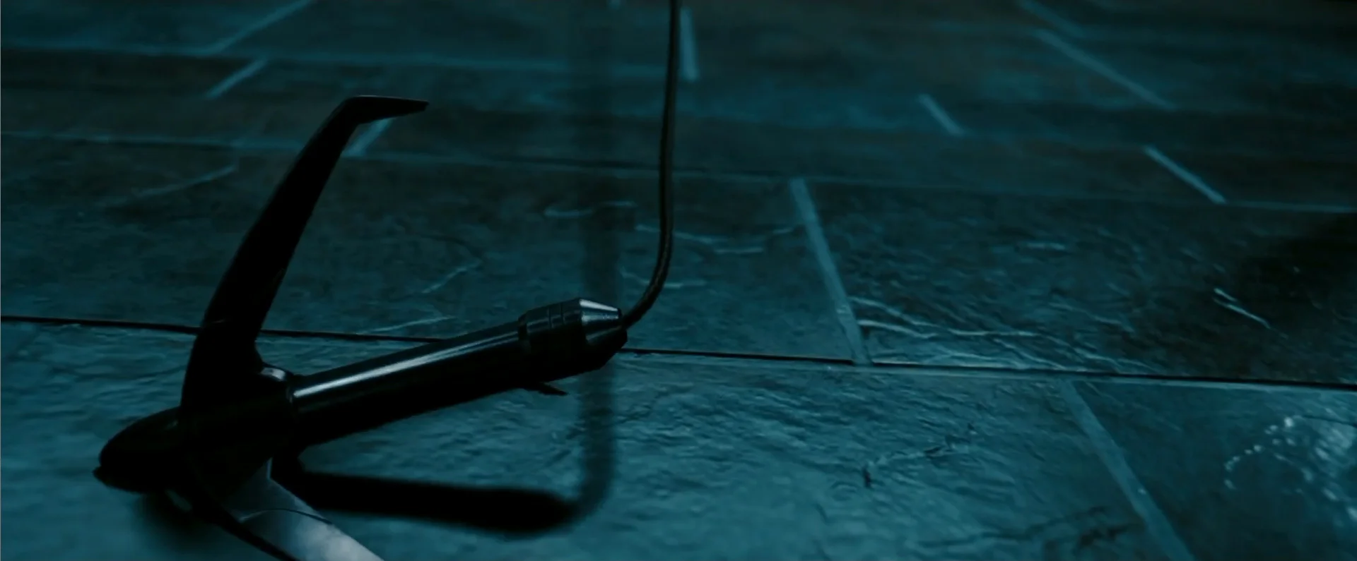 Watchmen (2009) Property of Warner Bros. Painted
color, spec, displacement and isolation maps for Rorschach's grappling hook. All maps
painted at 4K. Lookdev by Geoff
Pedder