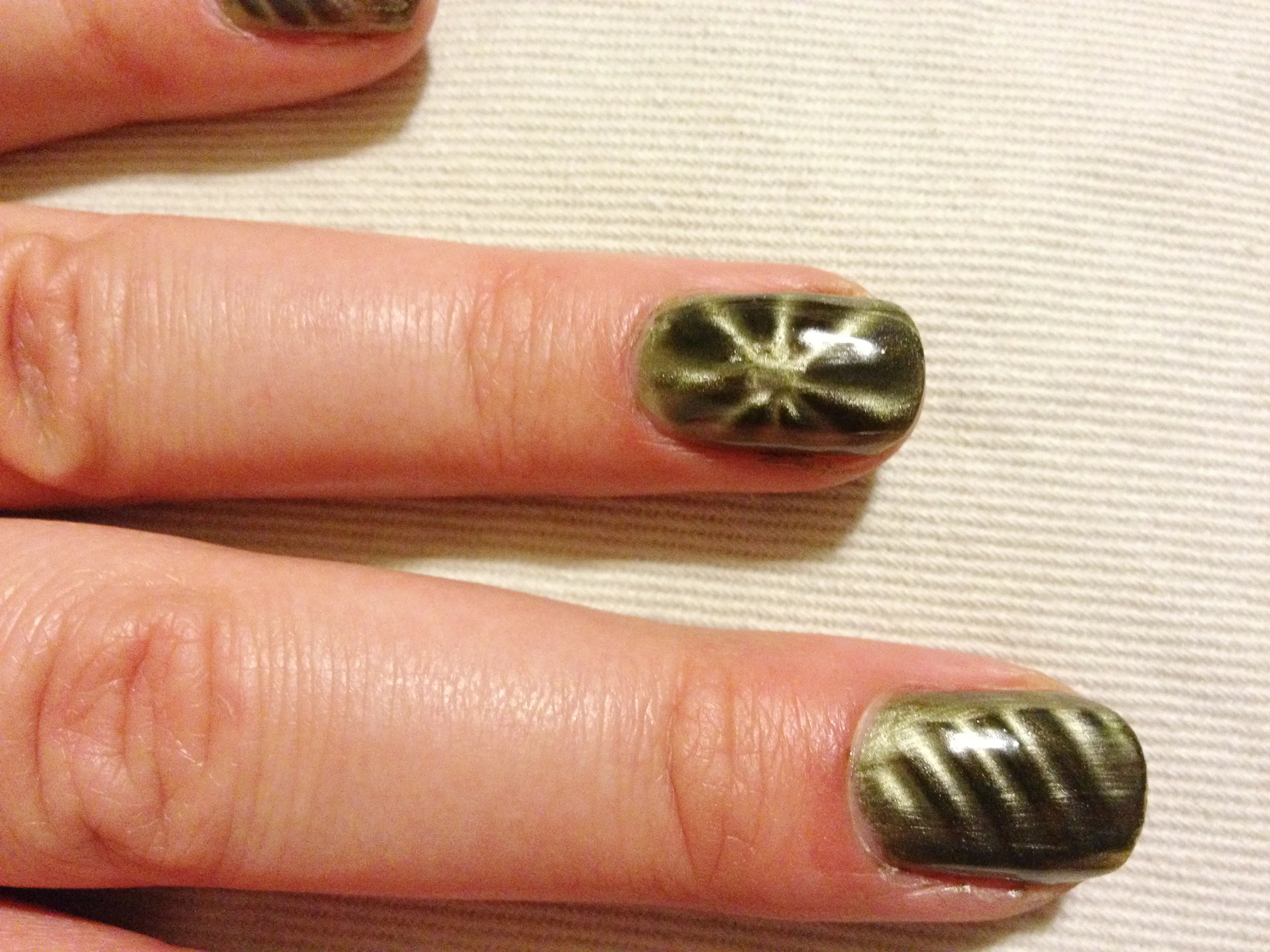 china_glaze_magnetix_cling_on_star_accent_nail.jpg